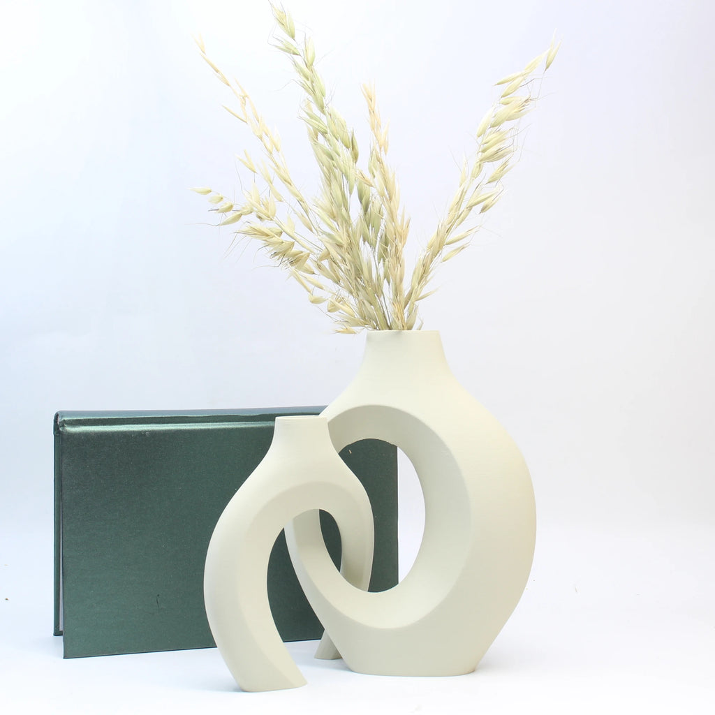 Set of Hugging Vase Ornaments