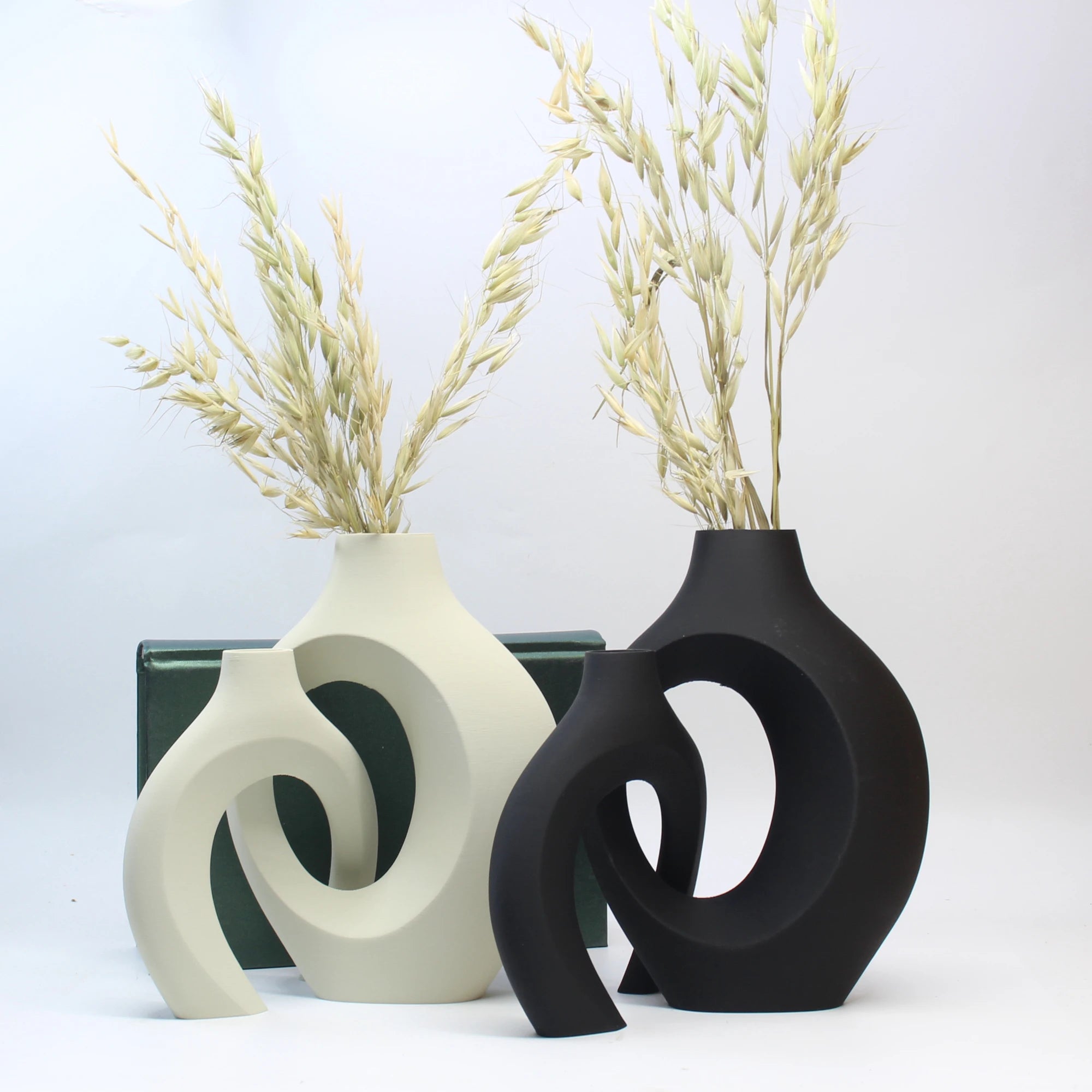 Set of Hugging Vase Ornaments