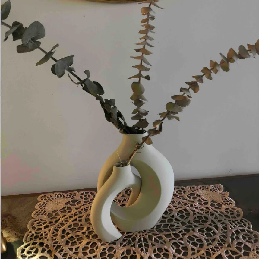 Set of Hugging Vase Ornaments