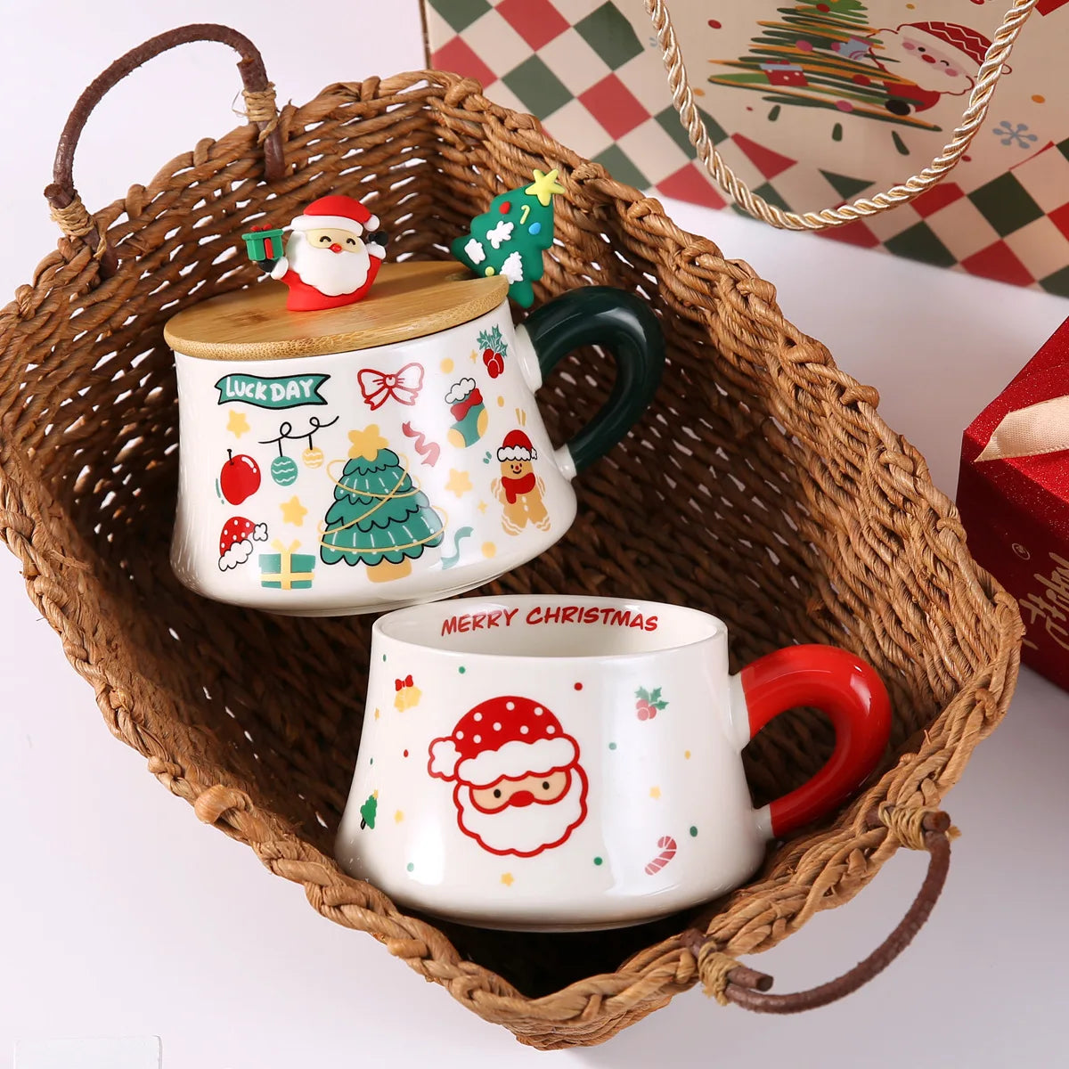 Christmas cups with LIDS