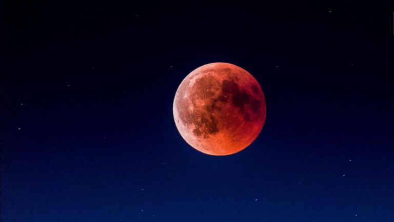 La Pleine Lune de Sang : Un phénomène céleste fascinant